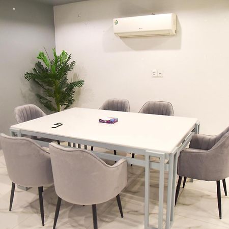 Luxe Suites Bahria Town Lahore Exterior photo
